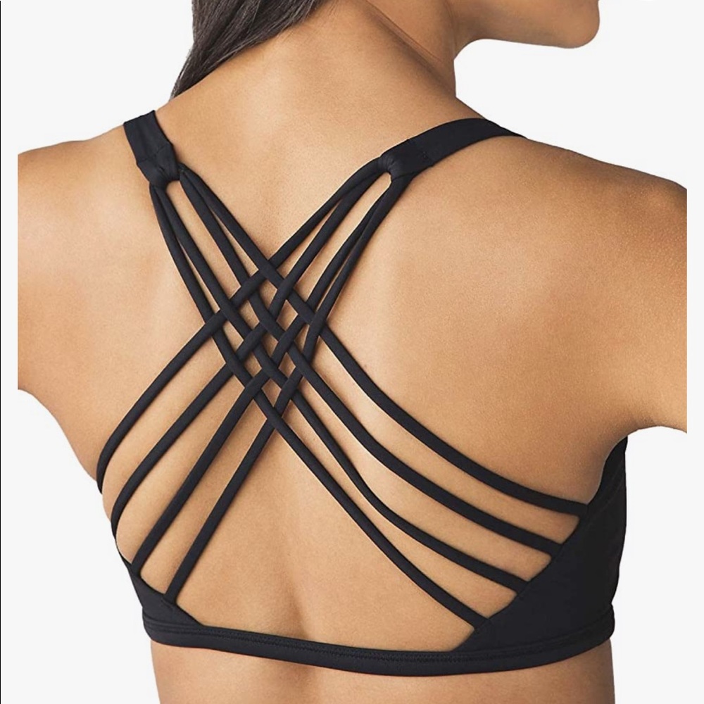 QUEENIEKE Black Strappy Criss Cross Back Sports Bra (NWT)